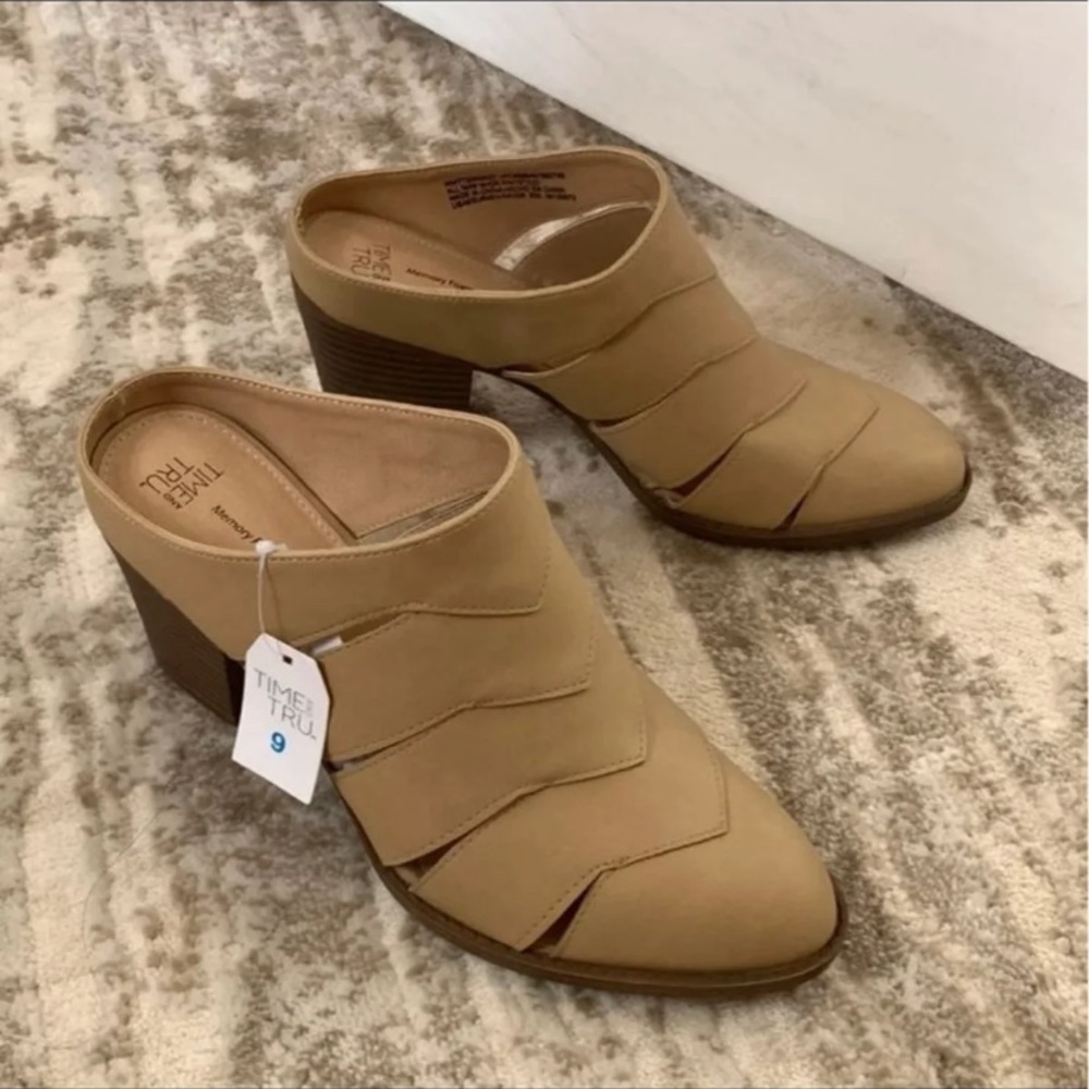 Women beige mule shoes